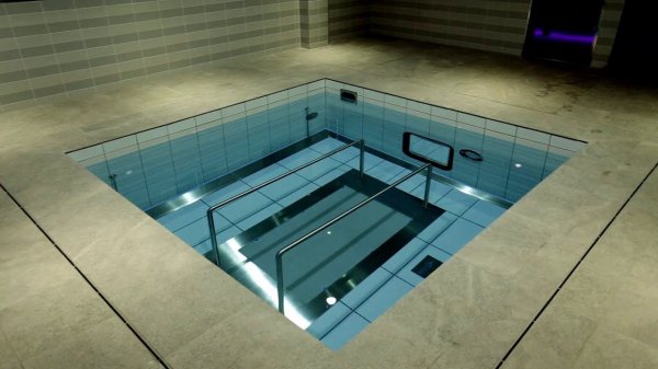 Регулируемое дно бассейна с подводной беговой дорожкой для реабилитации и спортивных тренировок Ewac