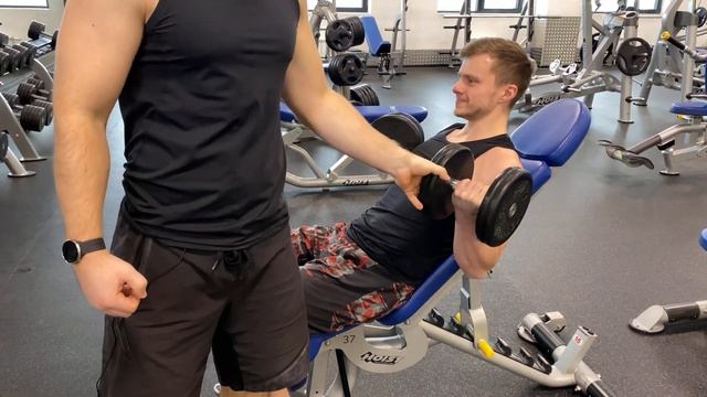 подъем гантелей лежа на скамье под углом 45 градусов смотреть онлайн