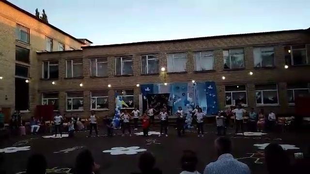 Выпускной флешмоб . 2 школа смотреть онлайн