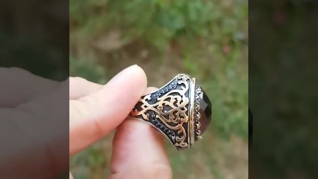 Перстень с нежным камнем Султанит меняет цвет от лучей ручной работы перелив смотреть онлайн