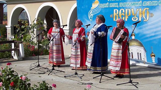 "Веет на опушке летний ветерок". Ансамбль русской песни "Тальяночка" (с. Байданкино). смотреть онлайн