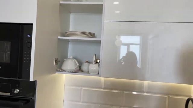 Стильная белая кухня для Эльвиры из Санкт-Петербурга смотреть онлайн