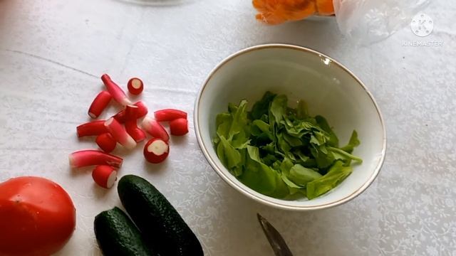 Купила овощи в ларьке и клубнику, решили приготовить тыквенный суп