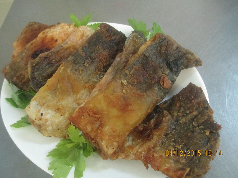 Жарим рыбу! Подготовка карпа для жарки порционными кусками смотреть онлайн
