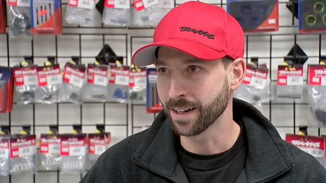 Men rob hobby store hours after coming in to scope things out смотреть онлайн