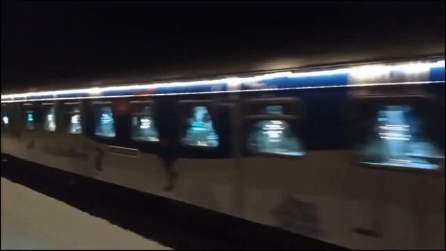 Поезд деда мороза следует по станции Пинюг. Ноябрь 2023 смотреть онлайн