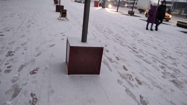 прошёл час и как обещал волшебник снег уже засыпает Москву 24.11 21 смотреть онлайн