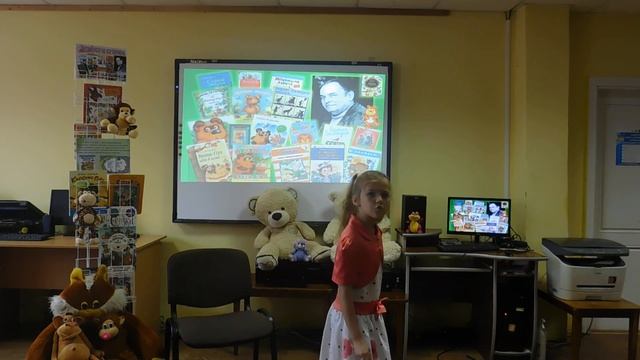 Читательница Любочко Ева читает стихотворение Бориса Заходера «Мартышкин дом». смотреть онлайн