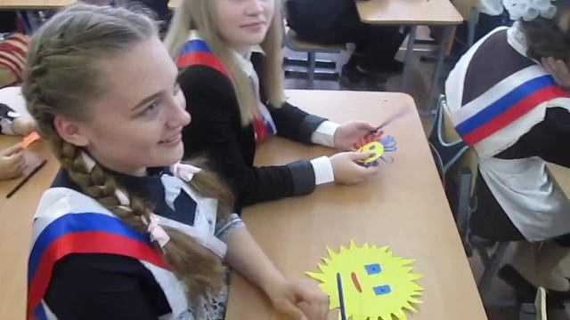 ПОДАРКИ ОТ ПЕРВОКЛАССНИКОВ ВЫПУСКНИКАМ 9 КЛАССА смотреть онлайн