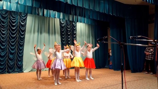 Студия "Родничок" - смешанная группа от 5- 9 лет, танец "БАБОЧКИ" смотреть онлайн