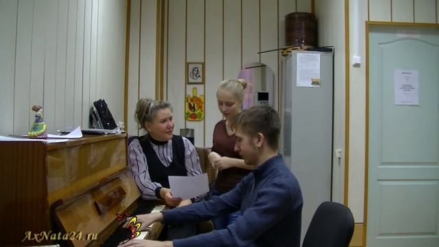 Урок вокала. Знакомство с песней. Разучиваем мелодию, интонация!!! Мама, папа,я и джаз. смотреть онлайн