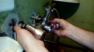 Замена российского смесителя для ванны.
