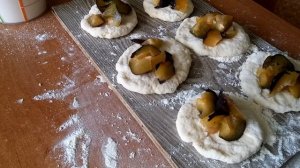 Быстрые пирожки со сливой на кефире