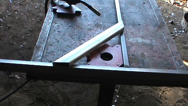 Как варить полуавтоматом профильную трубу 1.5 мм, в какую сторону вести горелку- к себе или от себя