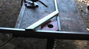 Как варить полуавтоматом профильную трубу 1.5 мм, в какую сторону вести горелку- к себе или от себя