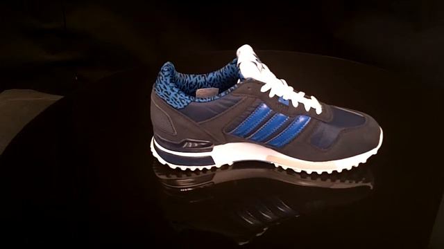 De blauwe ZX 700 schoenen voor dames koop je in de Adidas Originals webshop van Fahrenheit смотреть онлайн