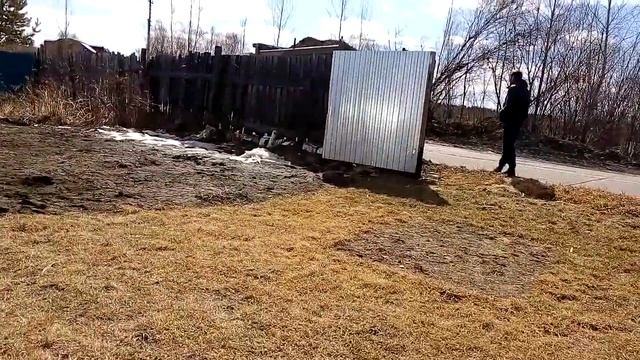 Привезли землю для отсыпки участка.