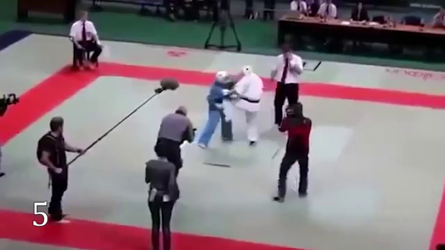 10 СЛУЧАЕВ НЕСПОРТИВНОГО ЖЕСТОКОГО ПОВЕДЕНИЯ