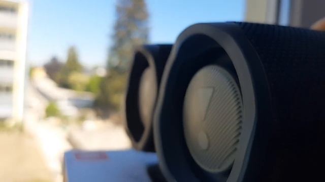 JBL CHARGE 4 BLACK TL VS JBL CHARGE 4 BLUE GG смотреть онлайн