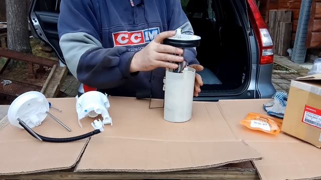 Хонда СРВ | Топливный фильтр замена на Honda CR-V 3 2007 смотреть онлайн