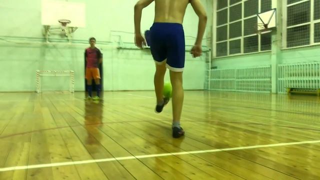 Удержание мяча,попадание в баскетбольное кольцо. смотреть онлайн