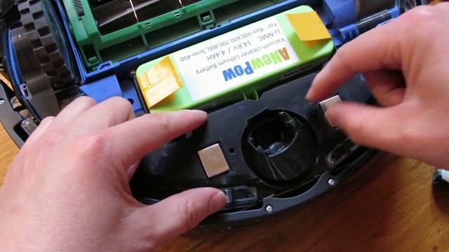 iRobot Roomba - How to Remove Front Wheel for Maintenance смотреть онлайн