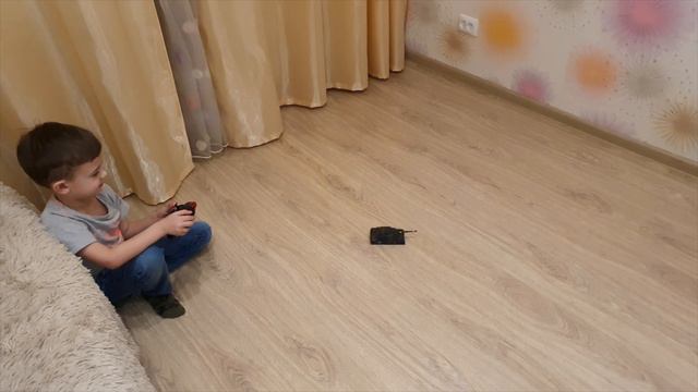 Танк который ездит по стенам смотреть онлайн