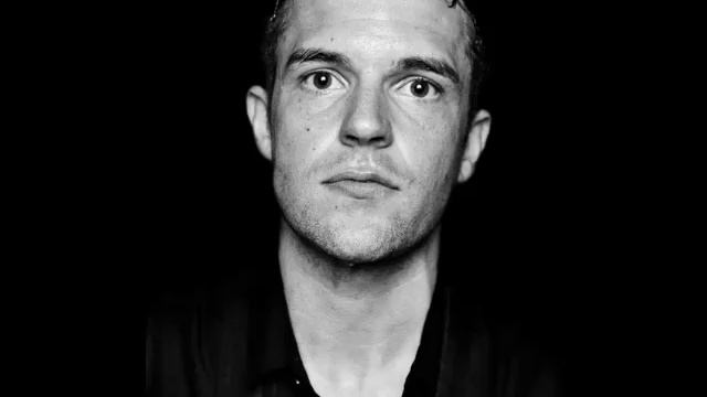 The Killers - Pale Blue Eyes (Velvet Underground Cover) смотреть онлайн