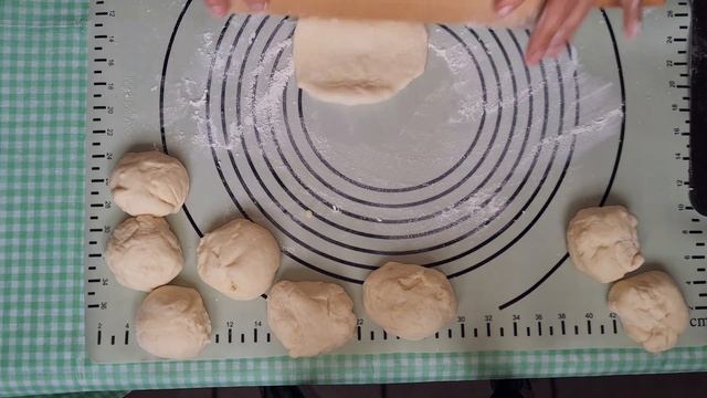 Сосиски в тесте! Их любят все дети. Самое мягкое и нежное тесто. #еда #food #рецепт смотреть онлайн