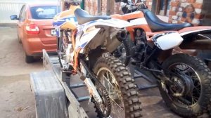 Крепление мотоциклов в прицепе.