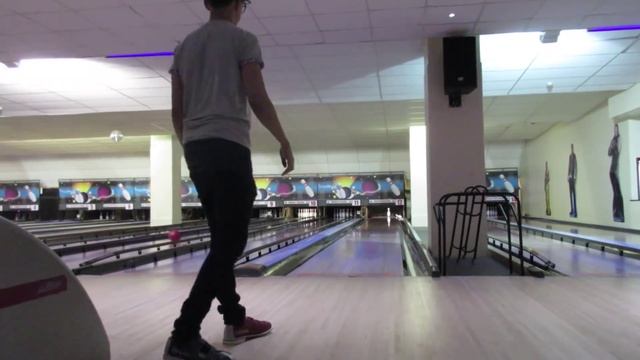 BOWLING & DATE NIGHT! - WEEKLY VLOG 1 смотреть онлайн