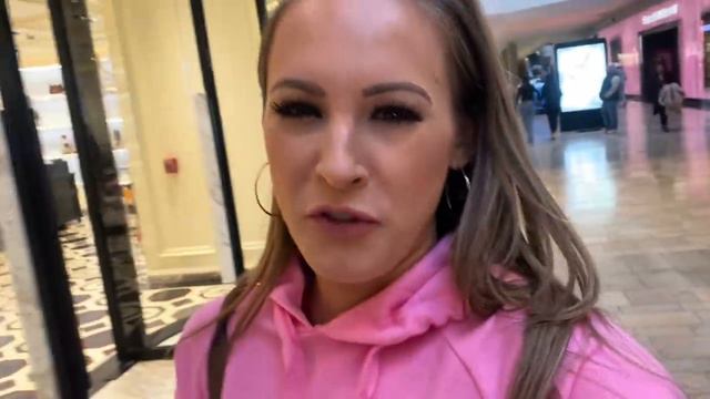 KAYLA & KALLI BIRTHDAY SHOP & SWAP AT THE MALL 🥳🛍 смотреть онлайн