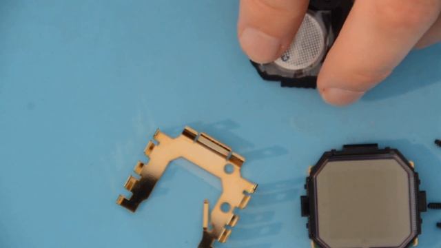 Garmin Forerunner 10 - replace dead watch battery смотреть онлайн