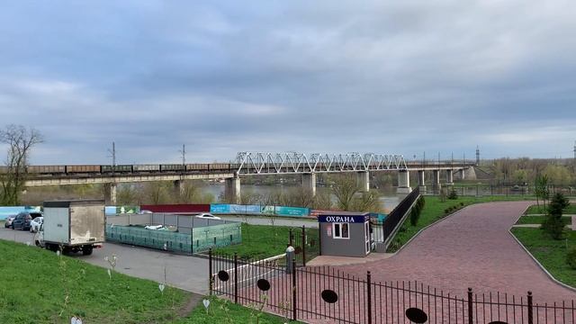 Электровоз 2ЭС5К-572 ”Ермак” С грузовым поездом смотреть онлайн