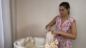 Как надеть балдахин на держатель на детскую кроватку. Подробное видео