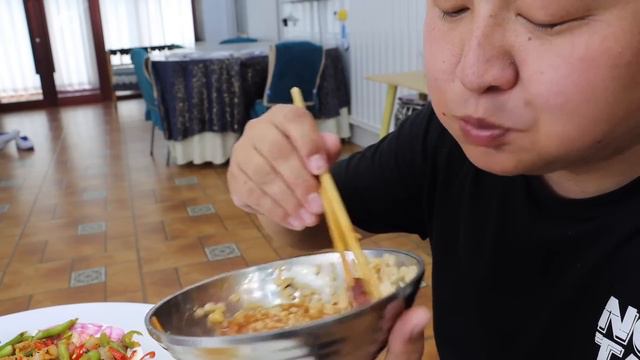 10斤新鲜牛腩，阿强准备做个“麻辣牛腩面”，肉质软烂有嚼劲，大口吸面超过瘾 |Mukbang【cram阿强】