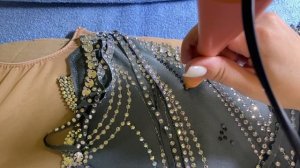 Расклейка купальника стразами