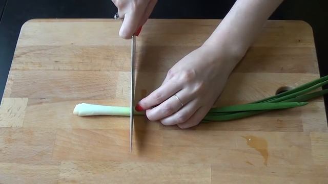 Корейская кухня: маринованный зеленый лук или пачори (파절이) смотреть онлайн