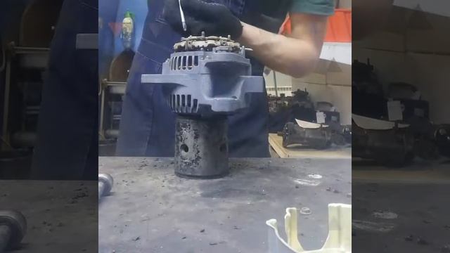 Ремонт генератора на последней стадии, Toyota Camry смотреть онлайн