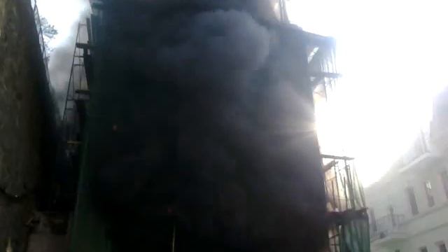 На Океанском проспекте во Владивостоке горит здание смотреть онлайн