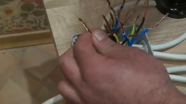 Двухклавишный проходной(маршевый)выключатель. Подключение проходного двухклавишного переключателя. смотреть онлайн