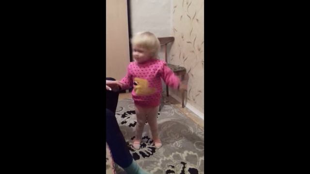 Невероятная Маленькая Малышка в танцах смотреть онлайн