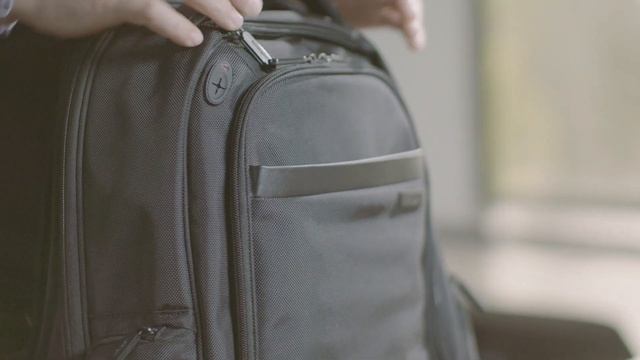 Contour™ 2.0 Laptop Backpacks смотреть онлайн