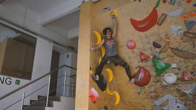 Леонид Соколов - тренер скалодрома Tokyo смотреть онлайн