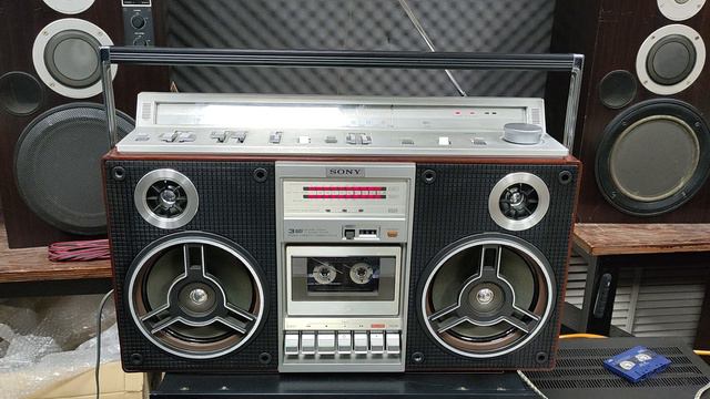 красотка SONY CFS-V8, можно с уверенностью сказать что легенда, один из самых популярных в то время смотреть онлайн