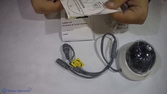 Видеокамера Hikvision DS-2CE56C0T-IRMMF - распаковка и комплектация смотреть онлайн
