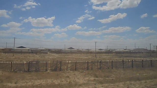 Станция Устюрт (Үстірт) - поезд проезжает без остановки смотреть онлайн