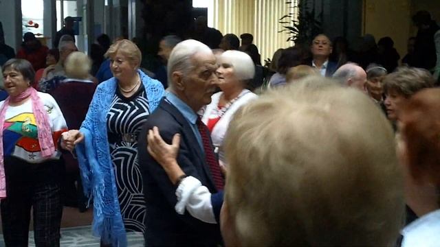 ТАНЦЫ В ДК ЖЕЛЕЗНОДОРОЖНИКОВ. 19.11.2023. (3 ЭПИЗОДА) ЭПИЗОД 2 смотреть онлайн