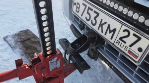 Поднимаем  хайджеком   без силового  бампера и подножек