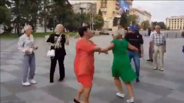 ТЫ ОЧЕНЬ КРАСИВА В ЭТОМ ПЛАТЬЕ!!!ТАНЦЫ СЕГОДНЯ ,СУХОЙ ФОНТАН,ХАРЬКОВ!!! смотреть онлайн